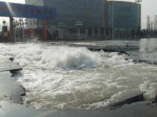 ������������������ˮ�ܵ������������Ǹ