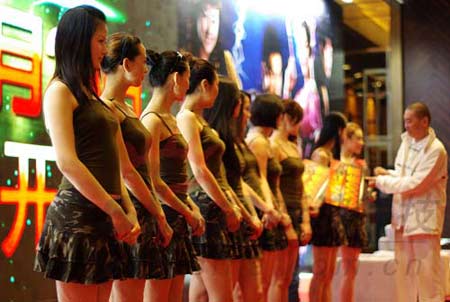 科技时代_史玉柱称将给美女玩家发工资