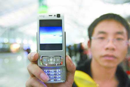 ���ϳ˿������չʾ���ֻ��ĵ����������ð�̵�ͼƬ��