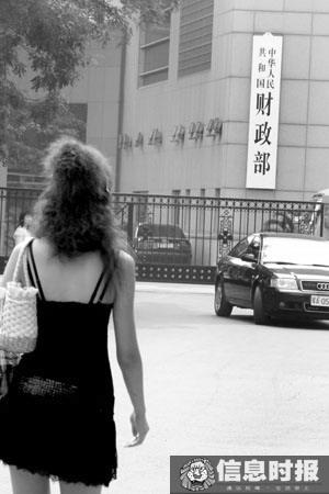 �������õĵط�ծ�����뷢��ʵʩ�׶�