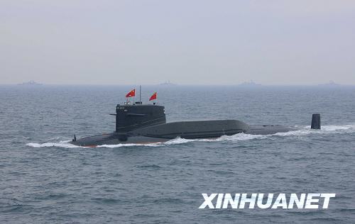 4��23�գ��й������˶���Ǳͧ�ڽ��ܼ��ġ��������磬Ϊ�����й������ž���������60��������еĺ����ı����ൺ�����ƺ�������С��»�����߲鴺����